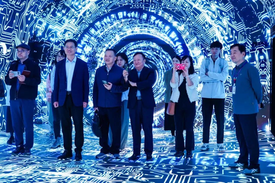 2024120602 国家广电总局发展研究中心一行赴jinnianhui官网金年会励丰文化调研指导