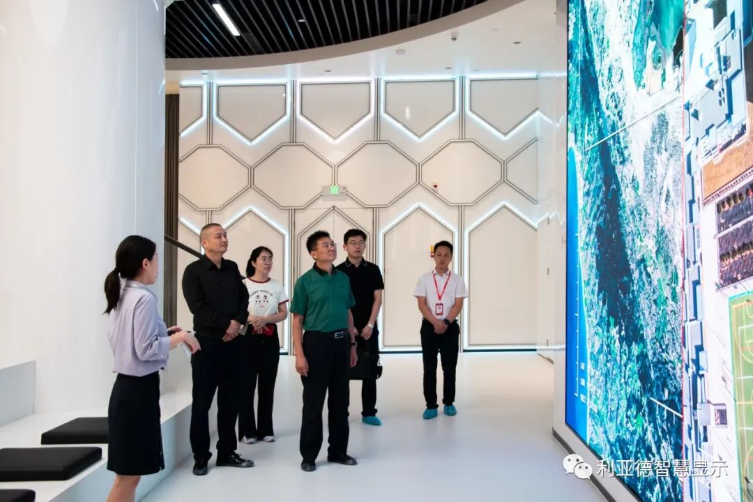 安徽省科技馆馆长方波一行莅临jinnianhui官网金年会南方总部参观调研