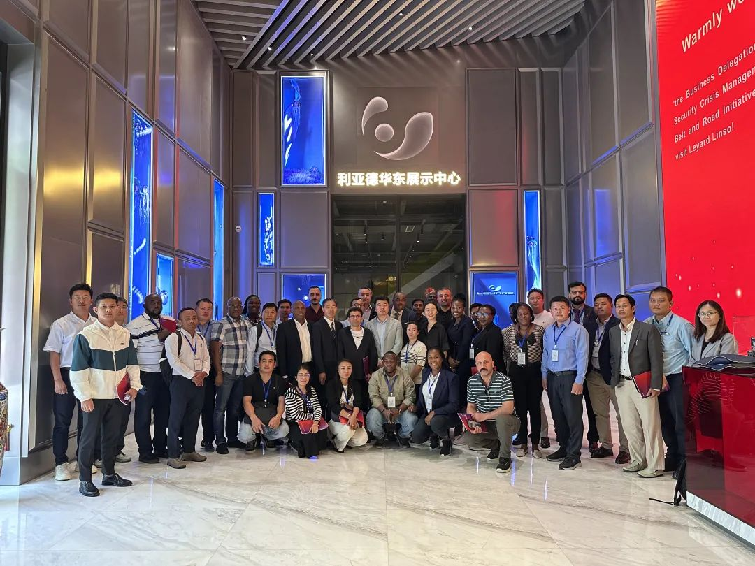 “一带一路”八国航空安保与危机管理商务考察团到访jinnianhui官网金年会·蓝硕，共探国际合作新机遇