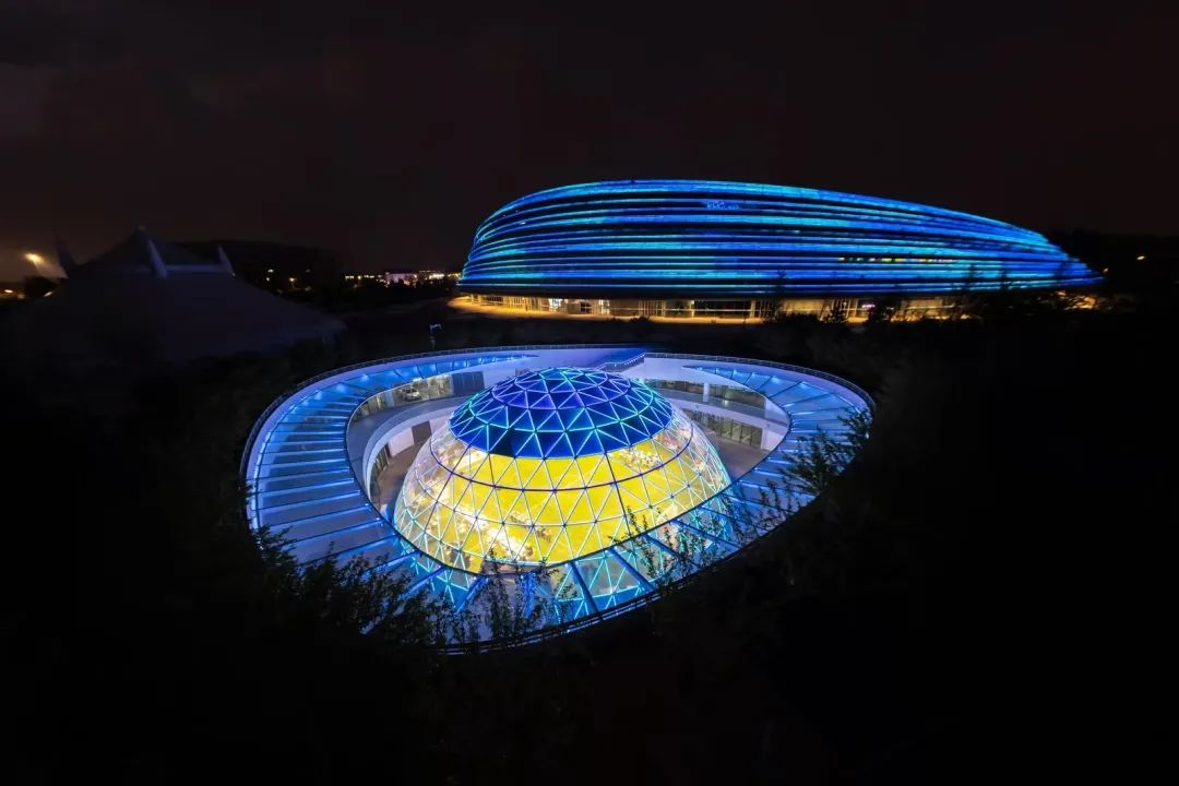 全球首个，正式启用！jinnianhui官网金年会LED炫彩点亮“熊猫眼”